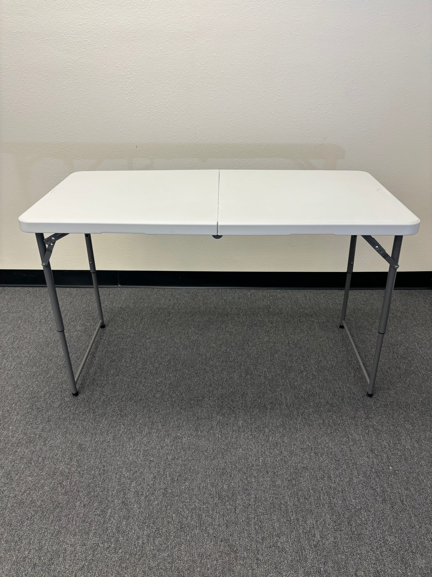 4 FT - Plastic Table - 3 Levels (Adjustable)