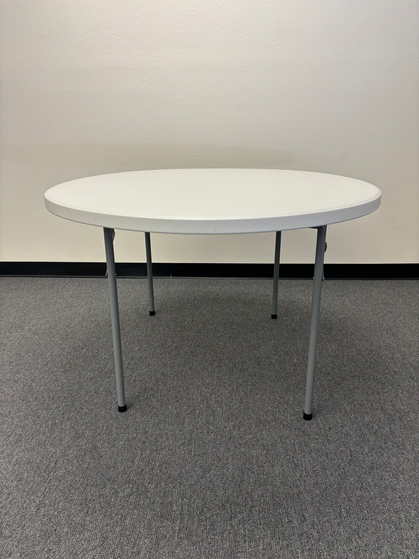 Plastic Round Tables - 48"